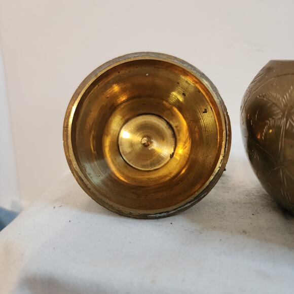 Vintage Brass Pear Shaped Trinket Box with Leaf Lid Floral Etched Design 5" - Picture 5 of 10